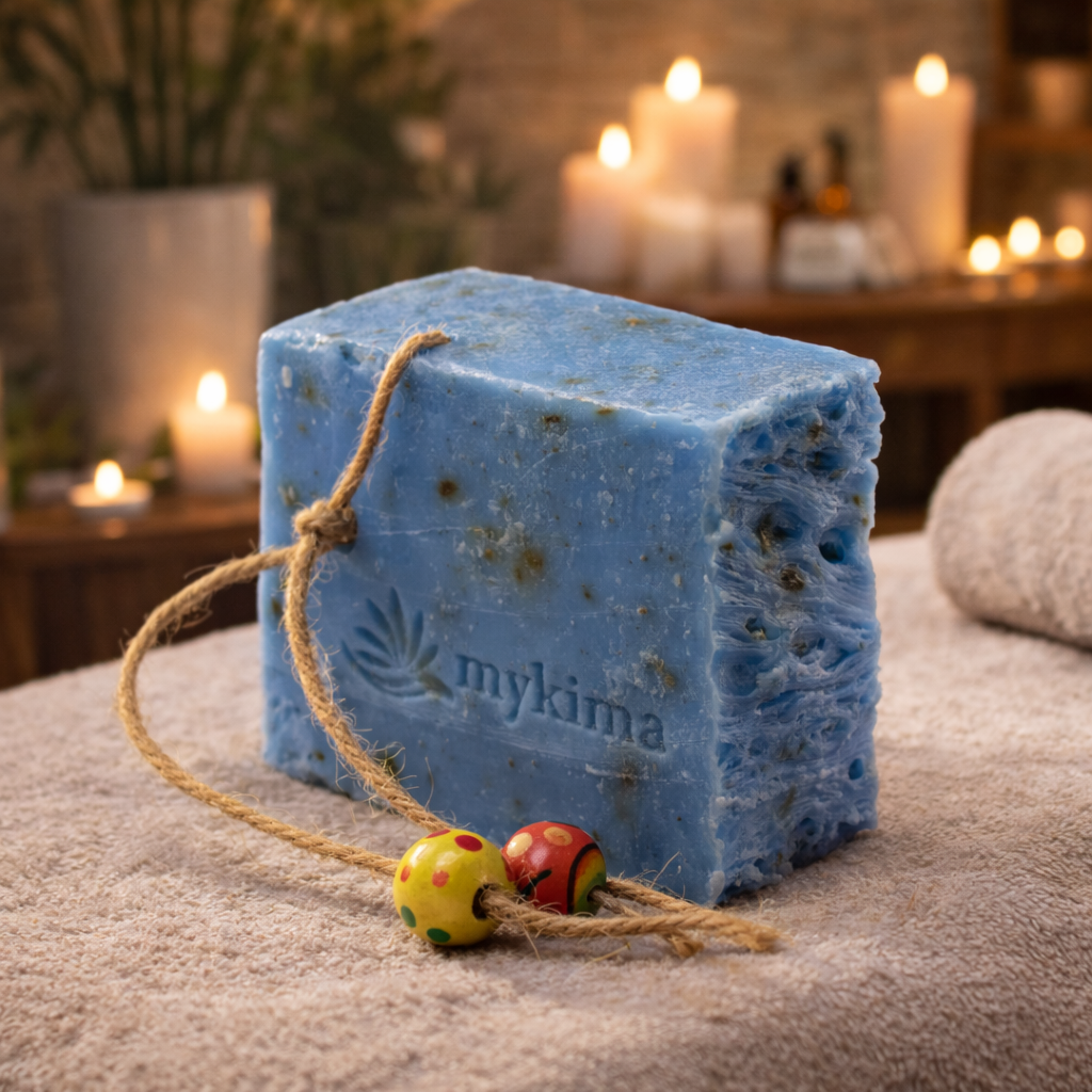 Kaltgerührte Seife Veilchen 150 g – Blumige Schafmilchpflege mit sanfter Peeling-Note | mykima®